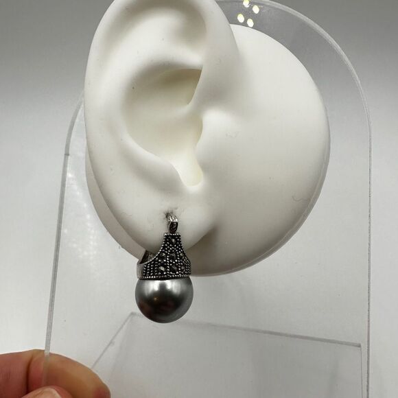Sterling silver marked, pearl and marcasite “huggie” earrings! - Picture 4 of 9
